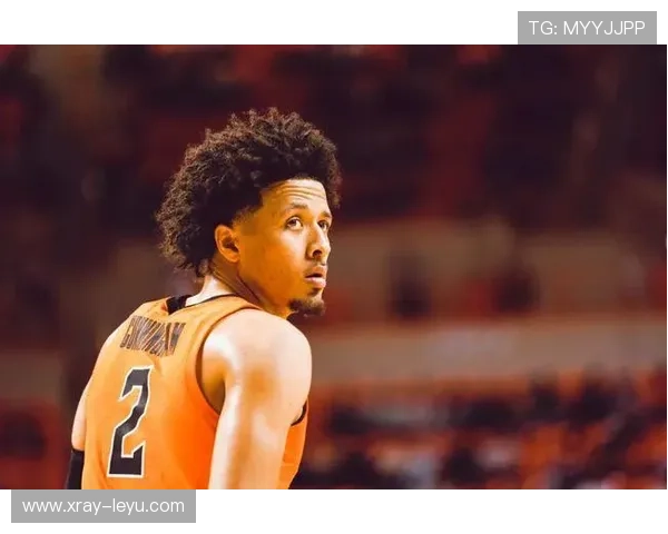 凯德·坎宁安利用挡拆制造投篮空间，助攻率提升显著拉开队内差距