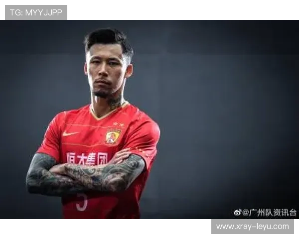 张琳芃居然还那么会打扮，这足球场上铁汉私下像谁家的小鲜肉？